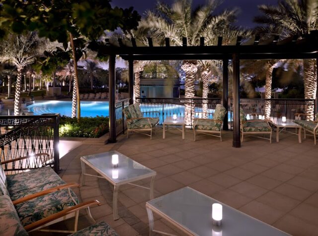 مطاعم فندق فيرساتشي دبي 