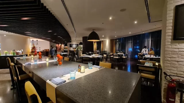 مطاعم الخليج التجاري دبي 