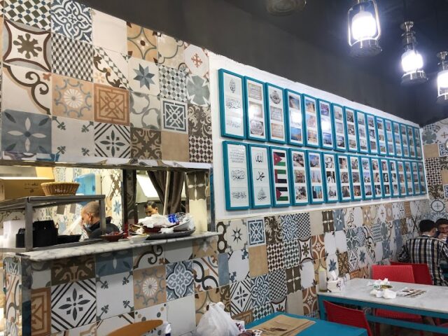 مطاعم فطور في دبي شارع الشيخ زايد 