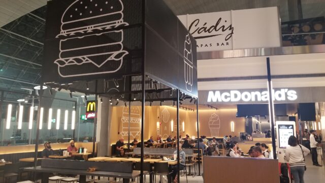 ماكدونالدز مطار دبي