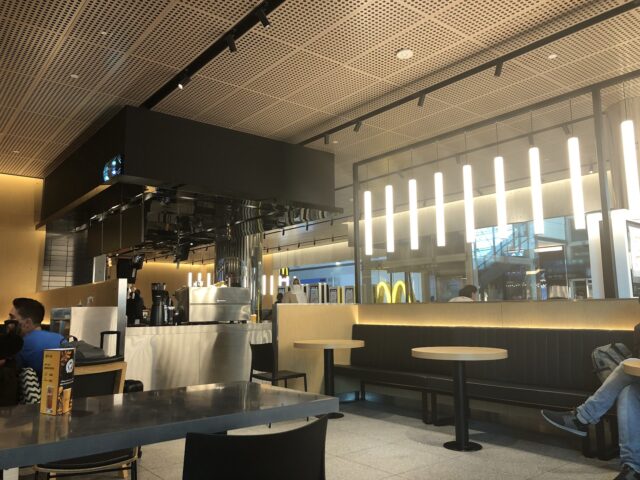 ماكدونالدز مطار دبي