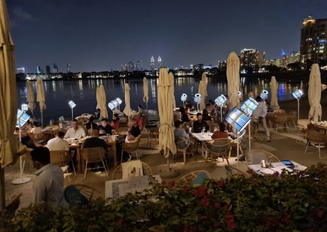مطاعم في جزيرة النخله دبي 