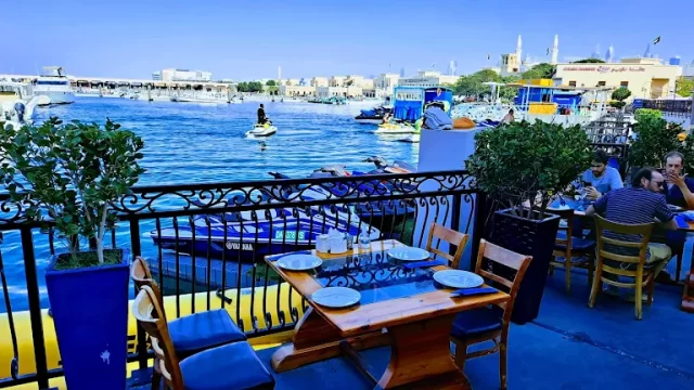 مطعم سمك في دبي على البحر 